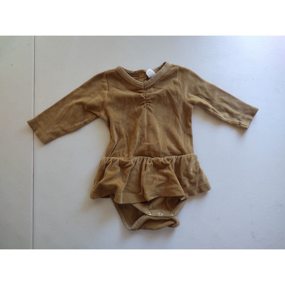 Kate Quinn Baby Girl Organic Cotton Velour Ruffle Romper -‎ 12-18 Months
